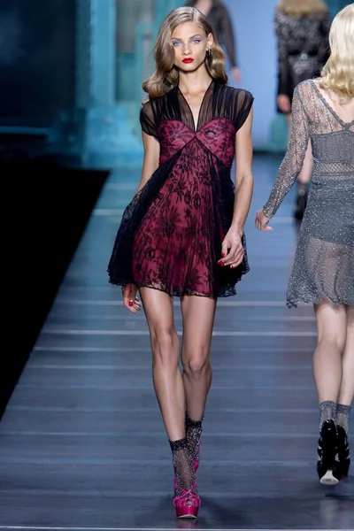 Look 16